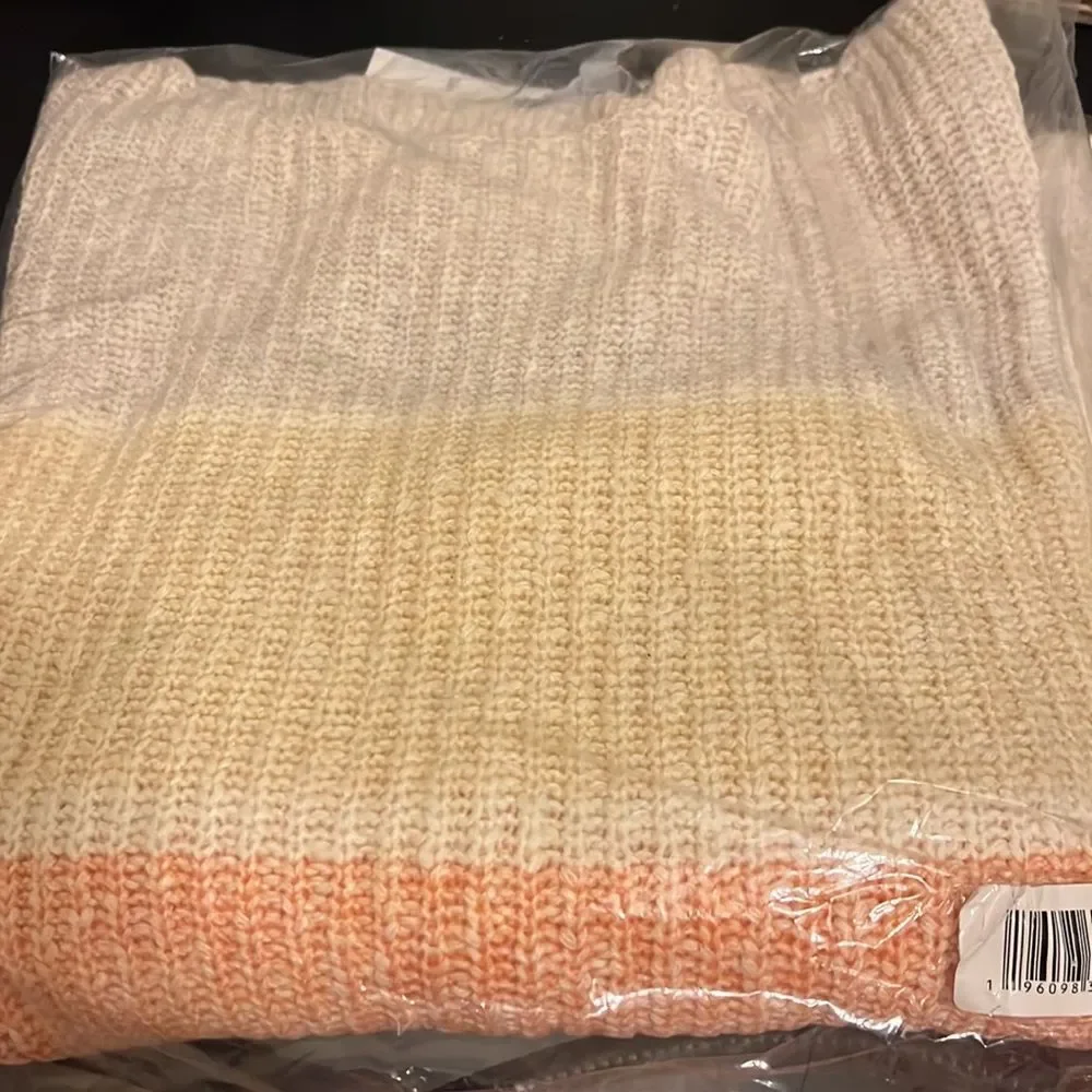 Heart N' Crush Women's Plus Size Boatneck Colorblocked Cozy Sweater - Picture 5 of 6